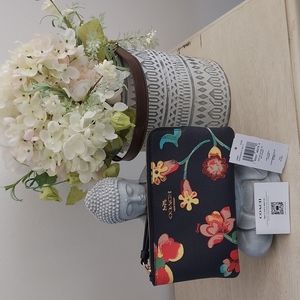 🆕️Coach Large Corner Zip Wristlet in Dreamy Land Floral Print IM/Midnight Multi